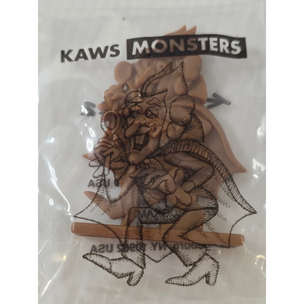 KAWS Figure 2.5in Brown New Count Chocula ZP0822DGKAMSMF1